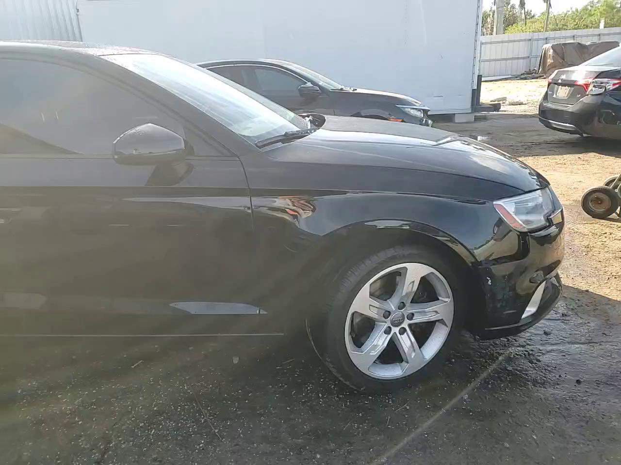 Фото: WAUB8GFF6J1043143