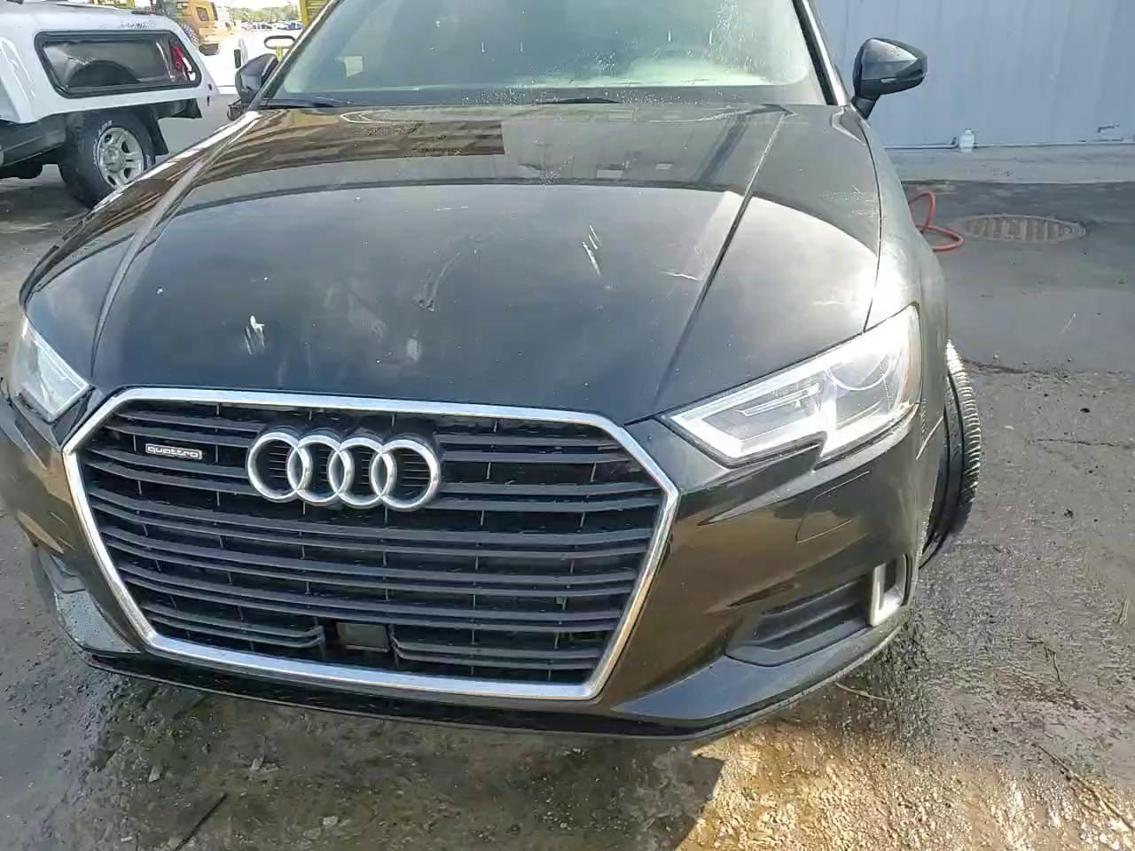 Фото: WAUB8GFF6J1043143