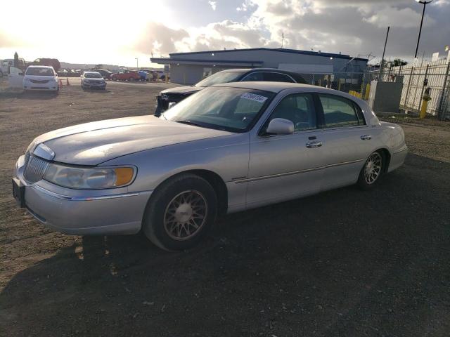 Auction sale of the 2001 Lincoln Town Car Signature, vin: 1LNHM82WX1Y673304, lot number: 37568154