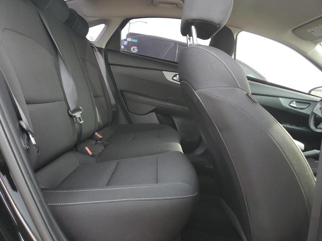 3KPF24AD8ME391621 KIA FORTE FE