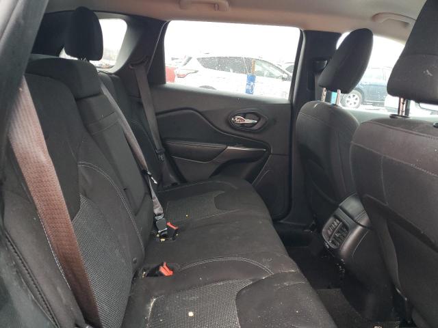 1C4PJLCB8KD266209 Jeep Cherokee Latitude