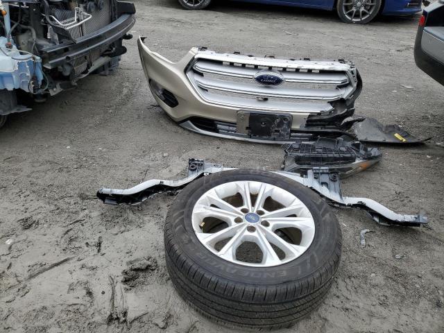 1FMCU0HD5JUB06247 Ford ESCAPE SEL