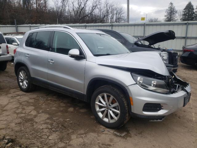 WVGRV7AX2HK017892 Volkswagen Tiguan Wolfsburg