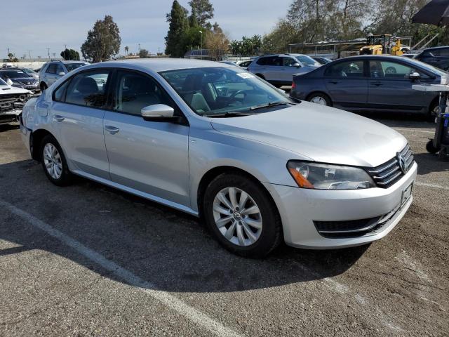 1VWAT7A35FC049986 Volkswagen PASSAT S