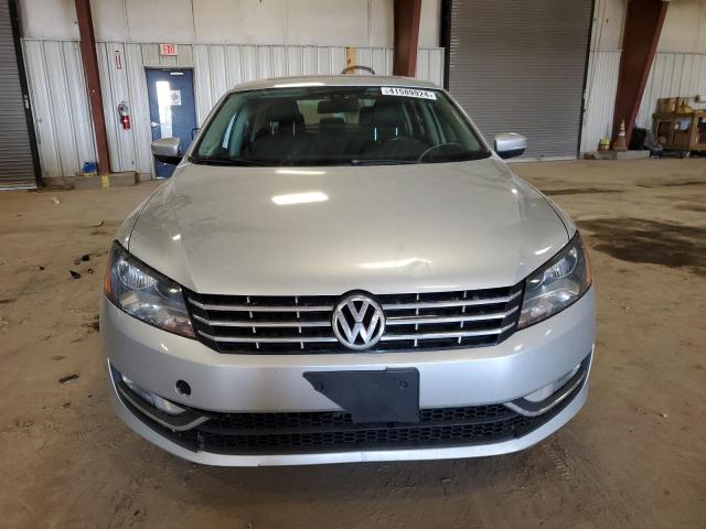 1VWBV7A38FC084620 Volkswagen PASSAT SE