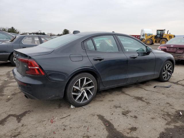 7JR102FK9KG011910 Volvo S60 T5 Momentum