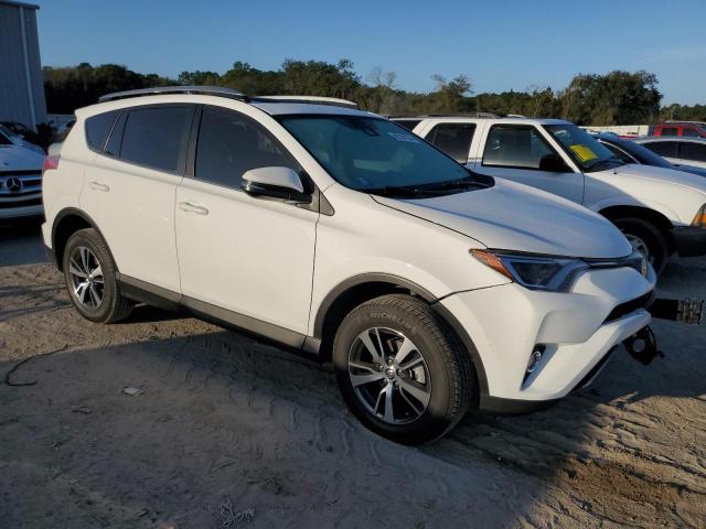 Toyota Rav4 Xle 2017 JTMWFREV4HD101404 Image 4