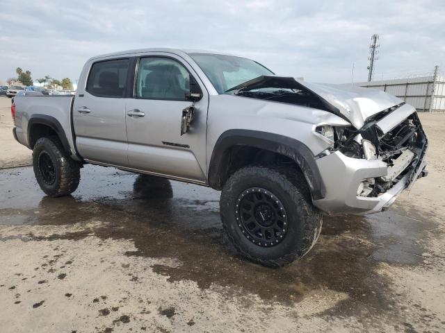 5TFAZ5CN8JX070983 Toyota Tacoma Double Cab