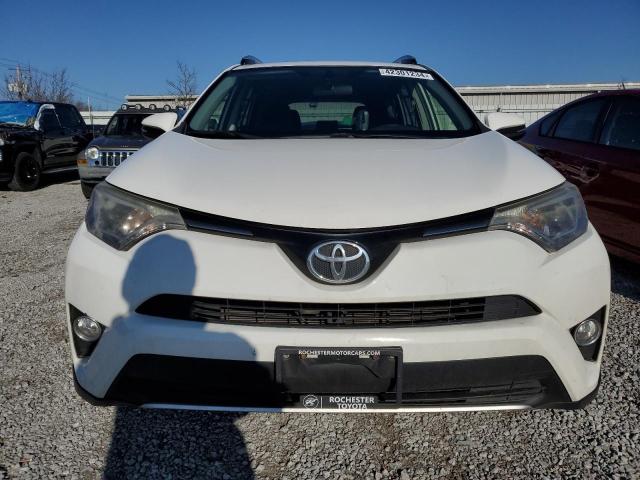 JTMRFREV8GJ080599 Toyota Rav4 Xle