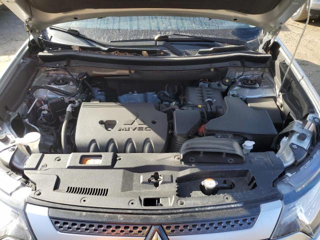 JA4AZ3A37LZ037996 Mitsubishi Outlander Se
