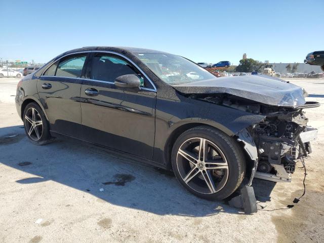 WDD3G4EB0KW035797 Mercedes-Benz A 220