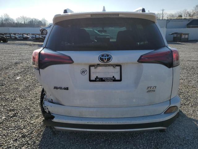 JTMRFREV8GJ080599 Toyota Rav4 Xle