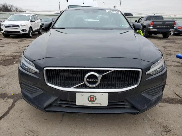 7JR102FK9KG011910 Volvo S60 T5 Momentum