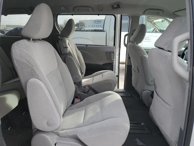 5TDKZ3DC8KS997205 Toyota SIENNA LE