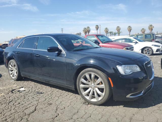 2C3CCAAGXJH216445 Chrysler 300 Touring