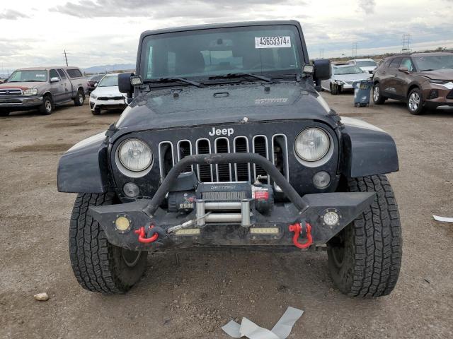 1C4BJWEG9JL900040 Jeep Wrangler Unlimited Sahara