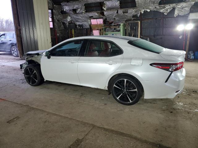 Toyota CAMRY XSE 2018 4T1B61HK1JU116932 Image 2