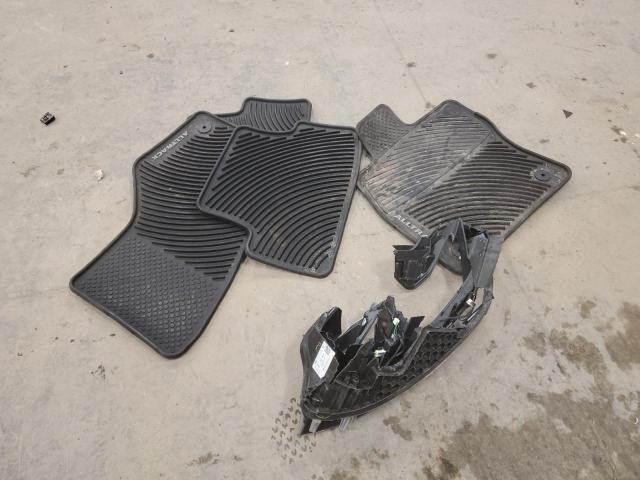 3VWH17AU5JM759796 Volkswagen 2018
