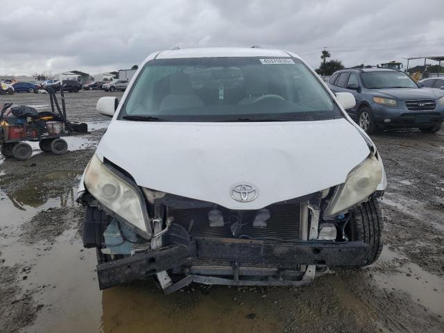 5TDKK3DC3ES500229 Toyota SIENNA LE