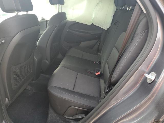 KM8J23A48HU348159 Hyundai TUCSON SE