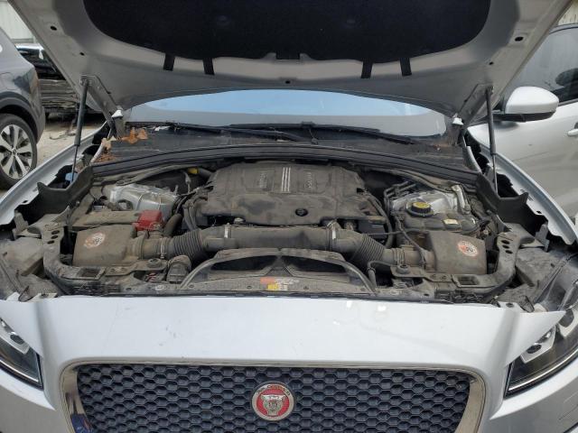 SADCJ2BV3HA066082 Jaguar F-pace Premium