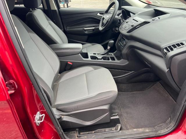 1FMCU9GDXHUF00701 Ford ESCAPE SE