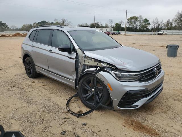 3VVCB7AX4PM036956 Volkswagen Tiguan Se R-line Black