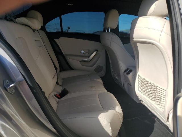 WDD3G4EBXKW000877 Mercedes-Benz A 220