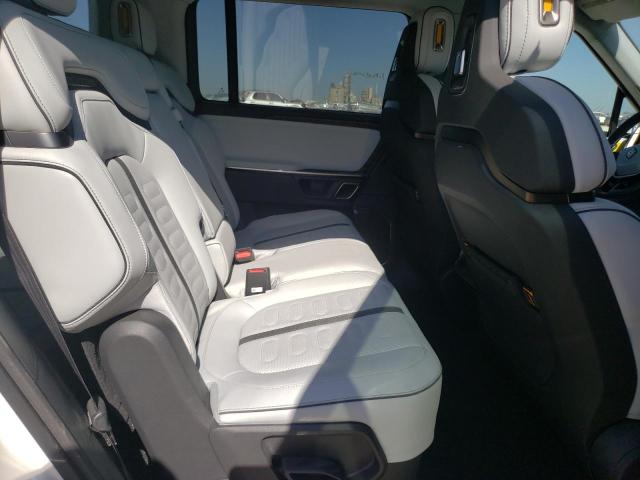 7PDSGABA8PN027470 Rivian R1s Adventure
