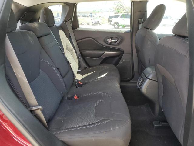 1C4PJLCB6KD377048 Jeep Cherokee Latitude