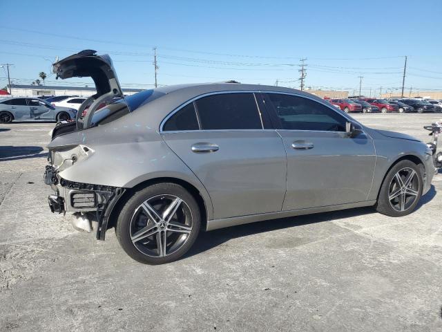 WDD3G4EBXKW000877 Mercedes-Benz A 220
