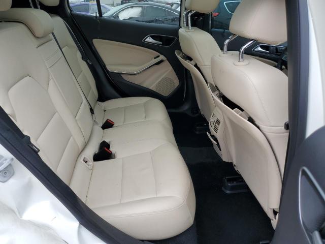 WDCTG4EB4HJ318620 Mercedes-Benz GLA 250