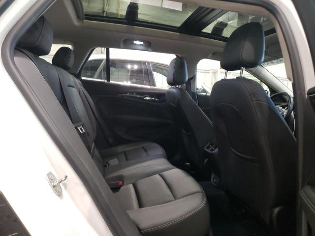 W04GV8SX1K1018930 Buick Regal Tourx Essence