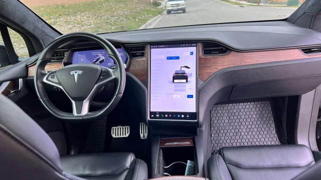 5YJXCAE47LF261008 Tesla MODEL X