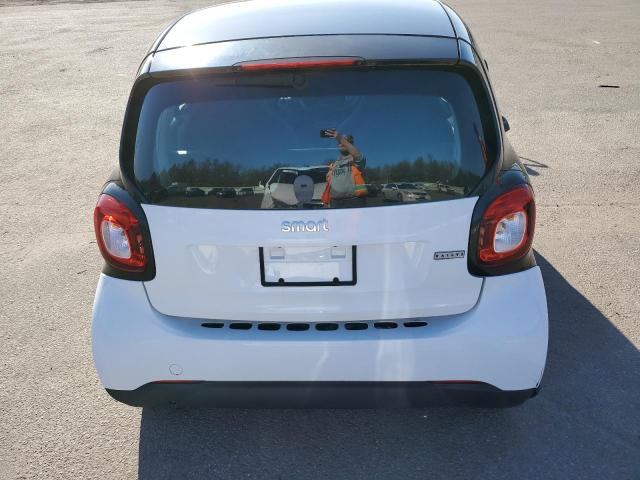 WMEFJ5DA2GK061874 Smart Fortwo