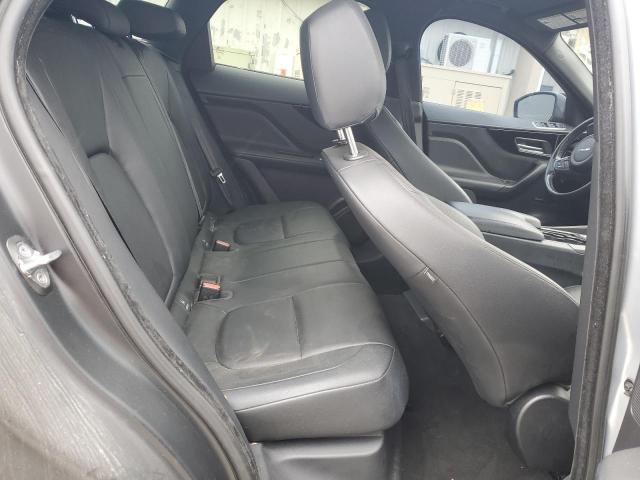 SADCJ2BV3HA066082 Jaguar F-pace Premium