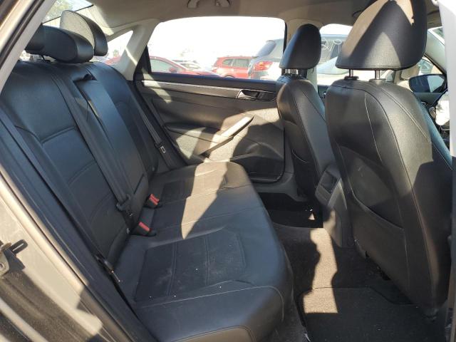 1VWDT7A37HC005696 Volkswagen Passat R-line