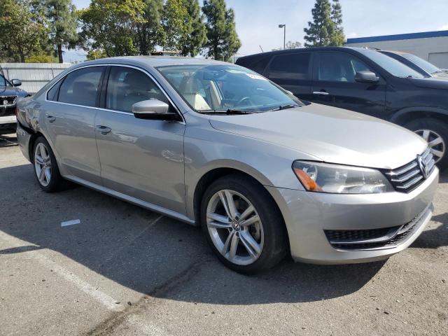 1VWBS7A31EC082098 Volkswagen PASSAT SE