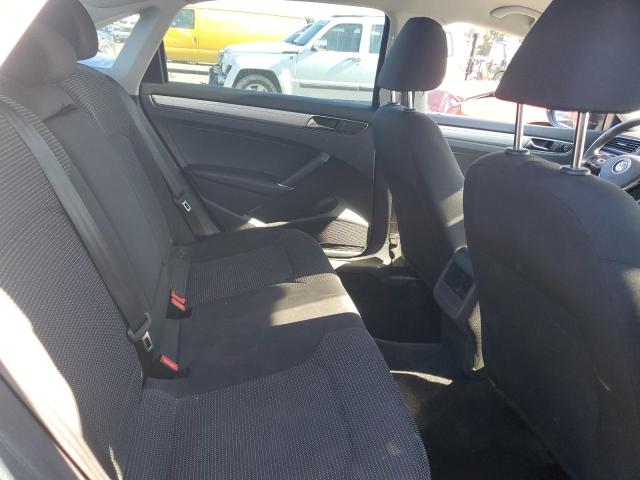 1VWAT7A39HC008988 Volkswagen PASSAT S