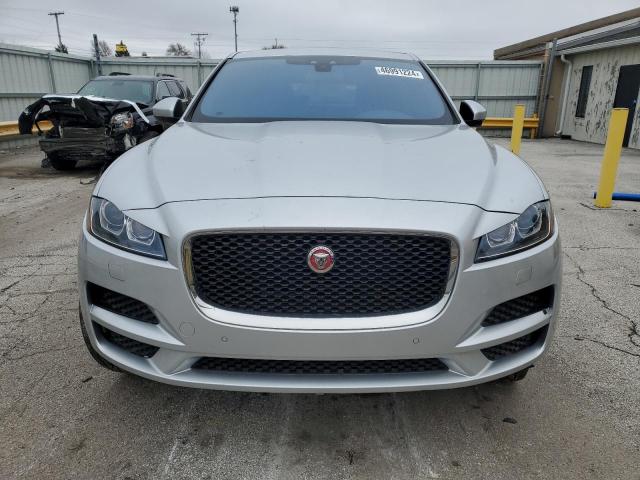 SADCJ2BV3HA066082 Jaguar F-pace Premium