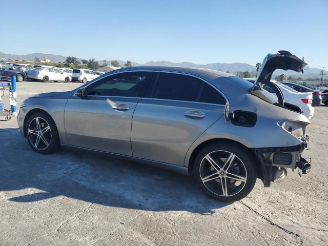WDD3G4EBXKW000877 Mercedes-Benz A 220