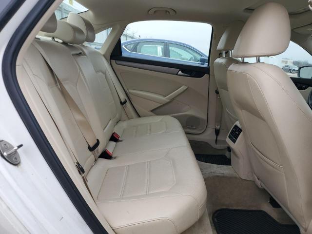 1VWBV7A36FC085328 Volkswagen PASSAT SE