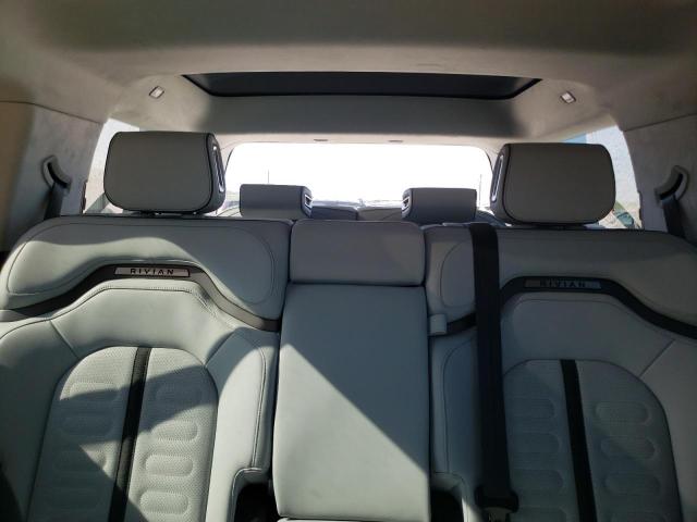 7PDSGABA8PN027470 Rivian R1s Adventure