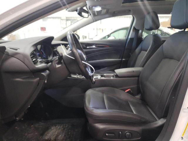 W04GV8SX1K1018930 Buick Regal Tourx Essence
