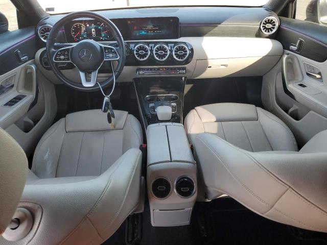 WDD3G4EBXKW000877 Mercedes-Benz A 220