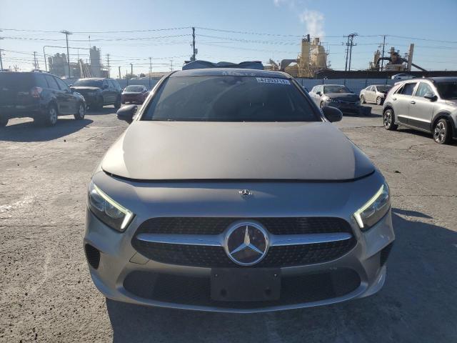 WDD3G4EBXKW000877 Mercedes-Benz A 220