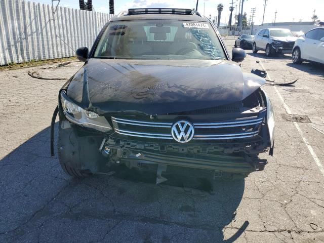 WVGRV7AX8HK000921 Volkswagen Tiguan Wolfsburg