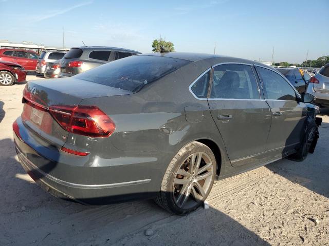 1VWDT7A37HC005696 Volkswagen Passat R-line