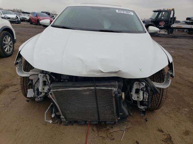 1VWGT7A33HC023979 Volkswagen PASSAT SE