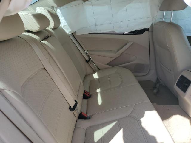 1VWBN7A3XEC108267 Volkswagen PASSAT SE